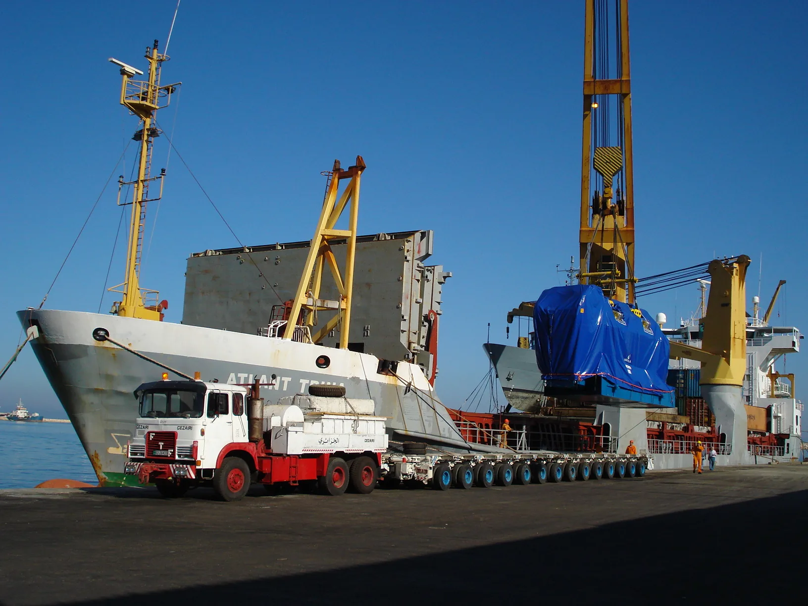 Covered heavy lift equipment loading