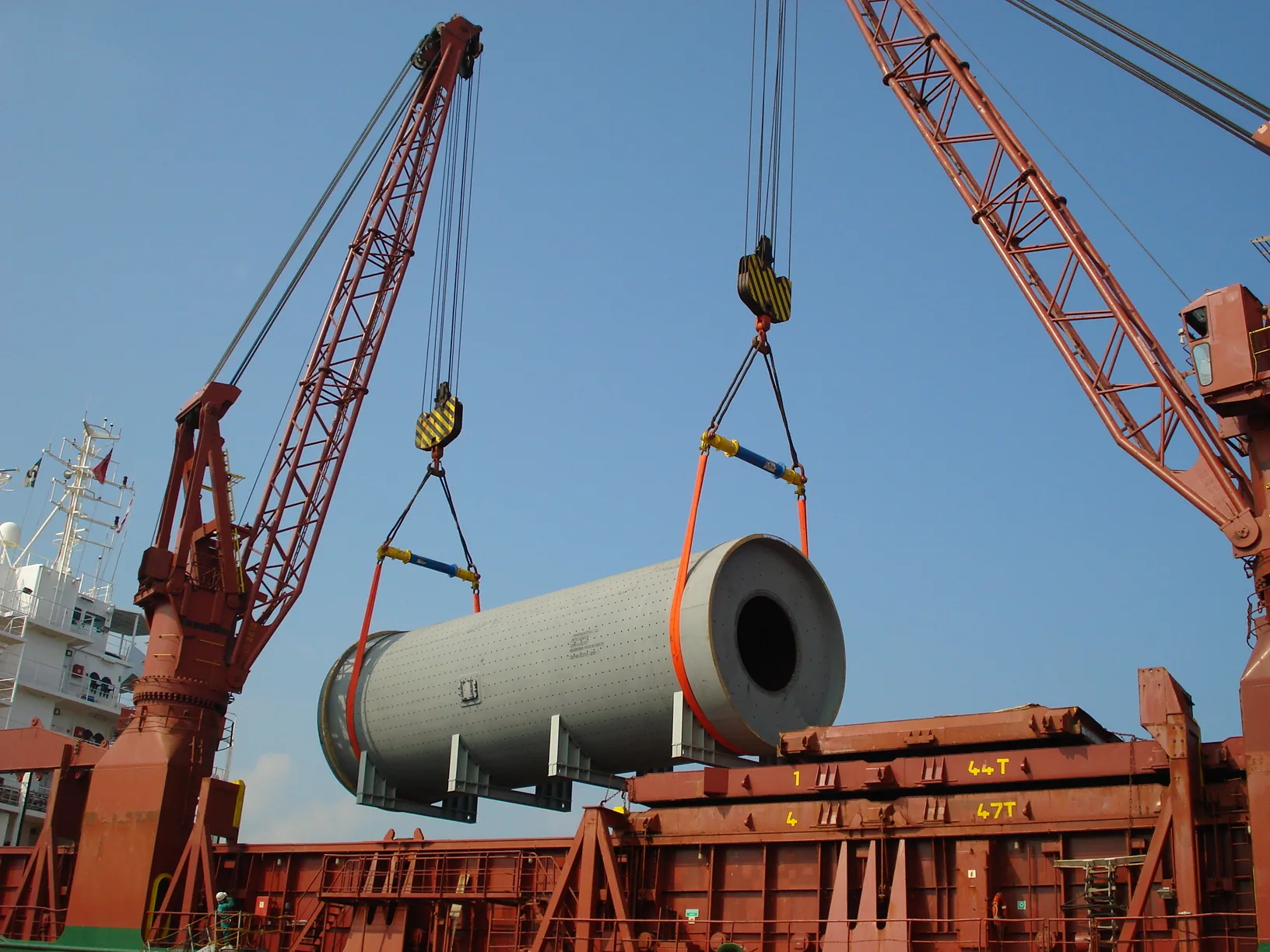 Oversized industrial drum vessel lifting