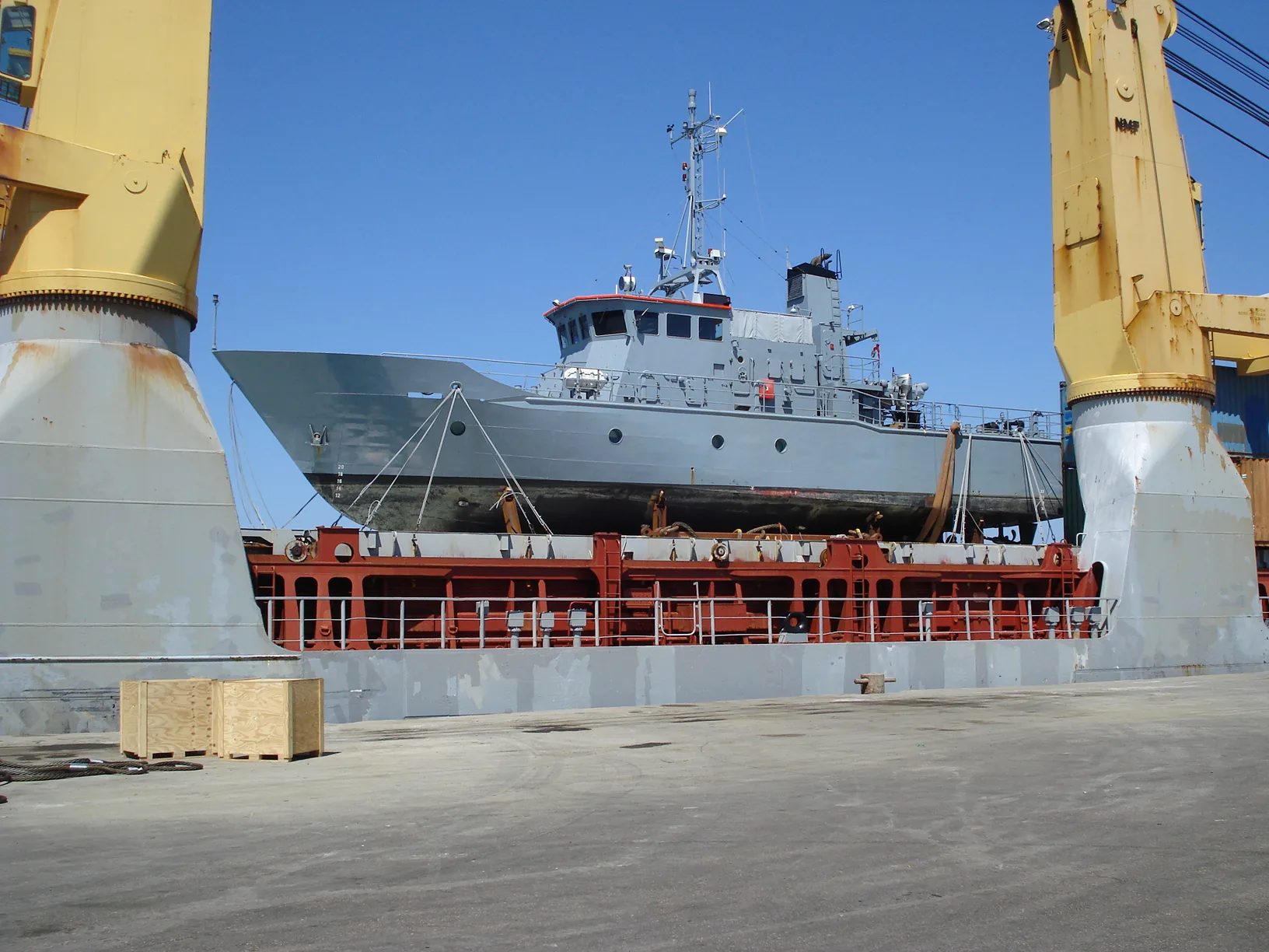 SeaChart workboat heavy lift vessel loading