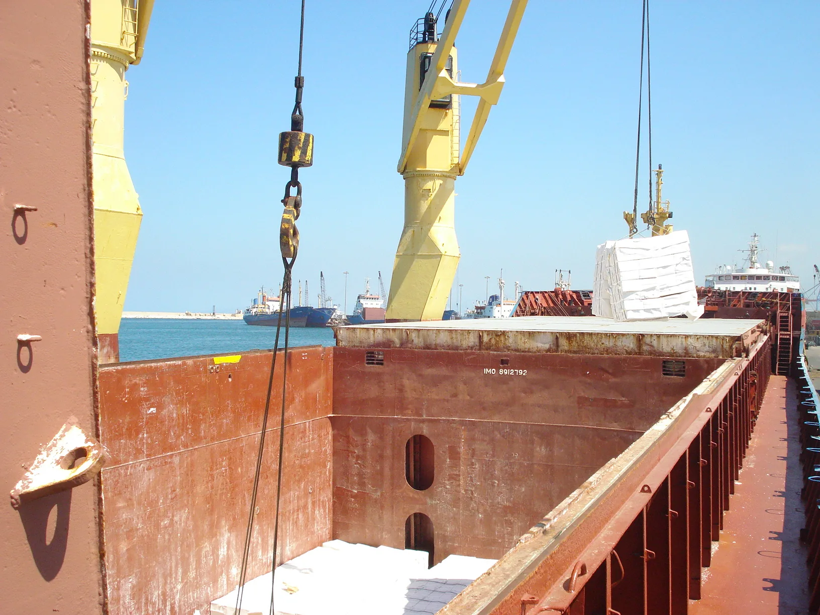 SeaChart breakbulk cargo hold loading