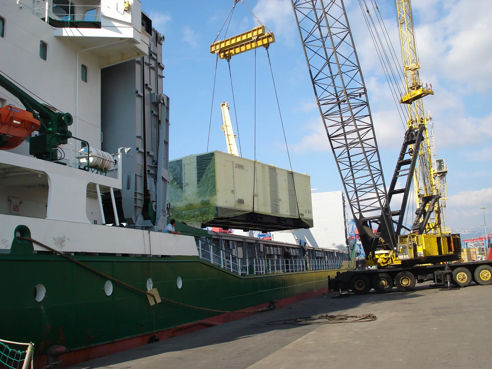 SeaChart breakbulk project cargo crane loading operation